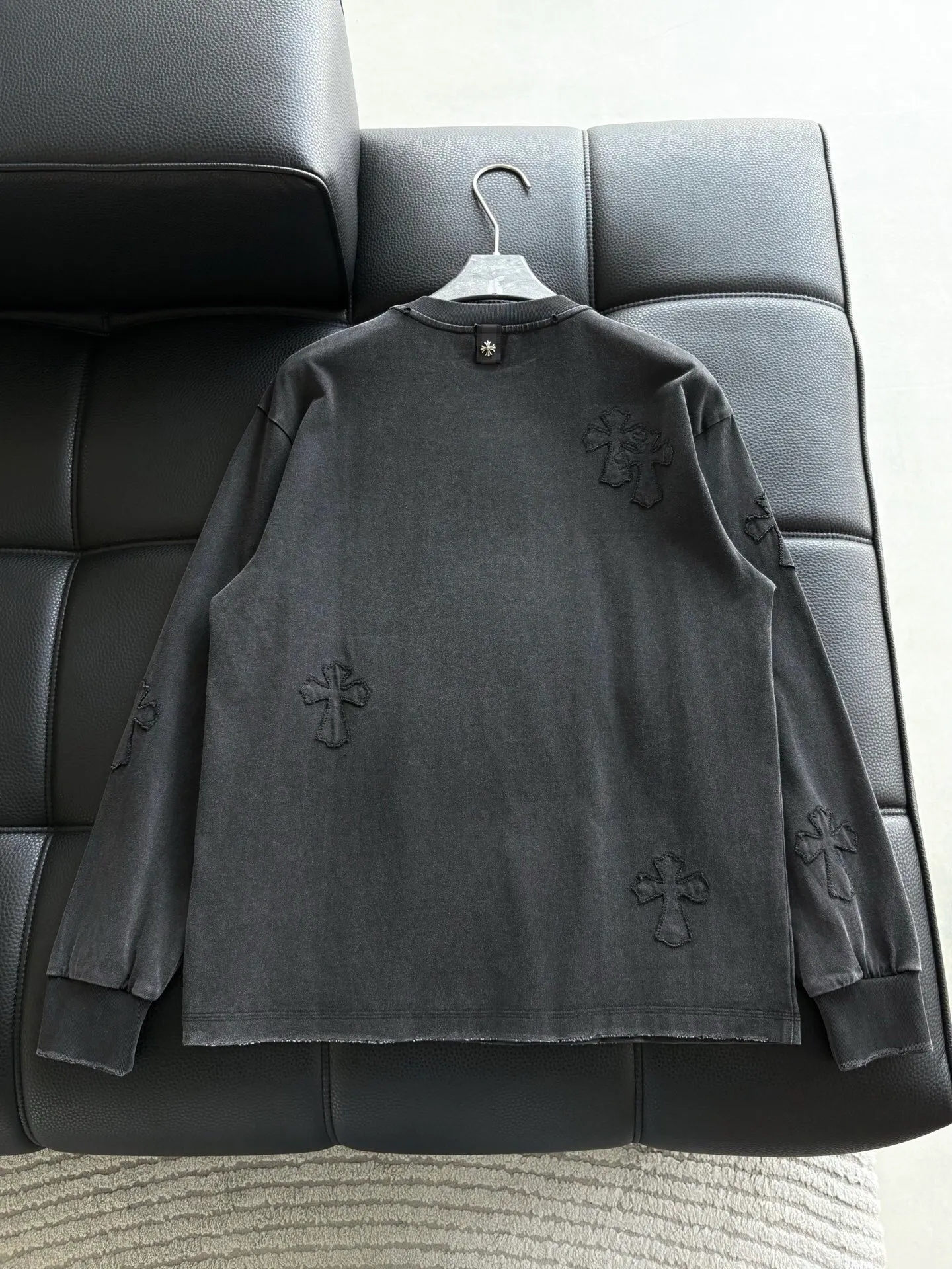 P416 Chrome Hearte CH new cross horseshoe Chrome Heart Sanskrit three-dimensional patchwork show craftsmanship, washed and frayed, pure cotton fabric, custom dyed in the same vat with special thickened 32 double-stranded 1X1 threads. .Light luxury, a must-have item for daily commuting for men and women.  Color: Black White Size: M~3x Style No.: 3579